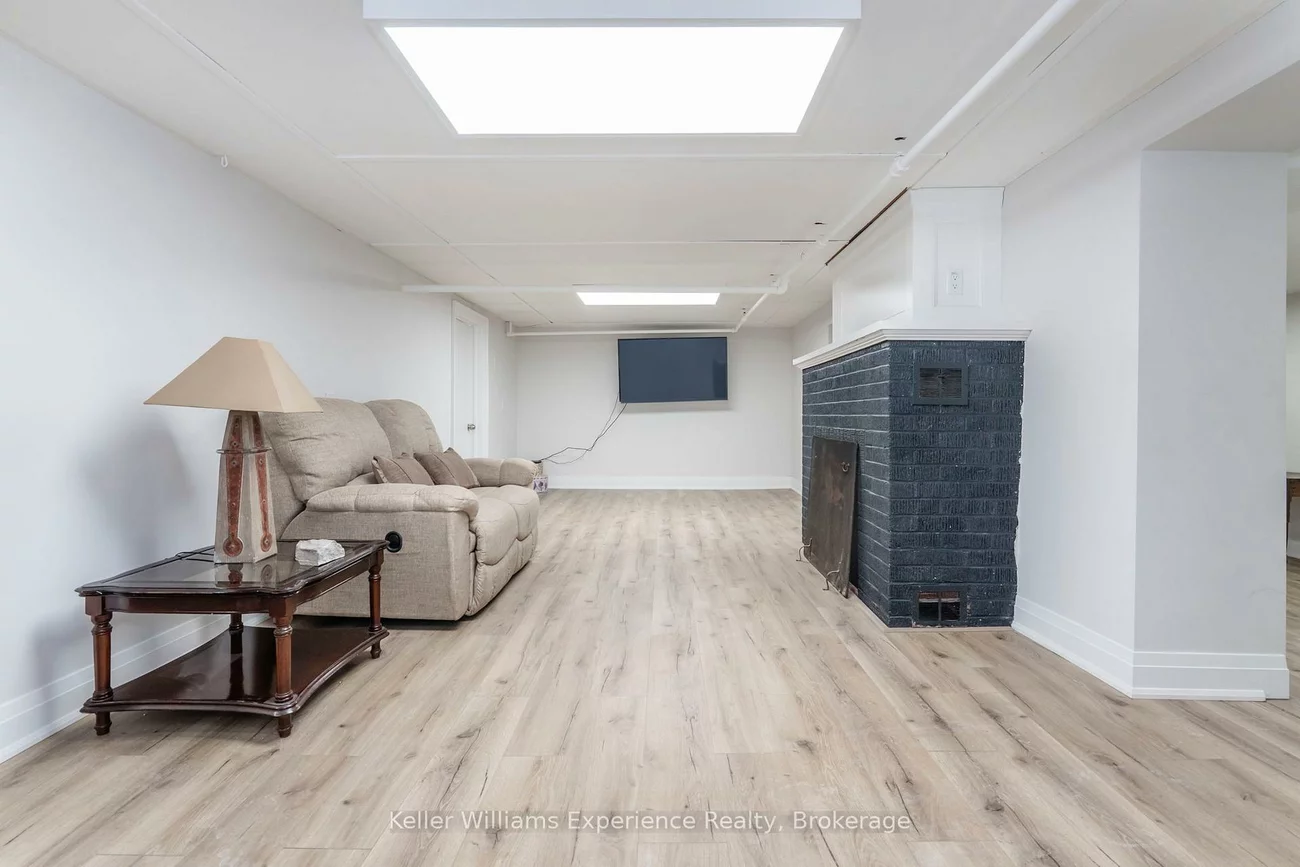 65, Drury, Wellington, Barrie