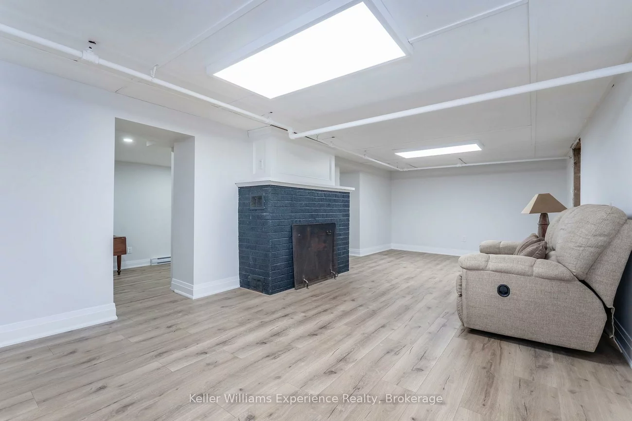 65, Drury, Wellington, Barrie