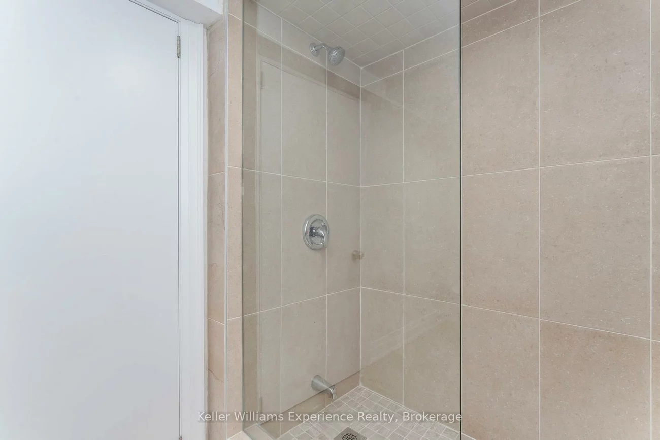 65, Drury, Wellington, Barrie