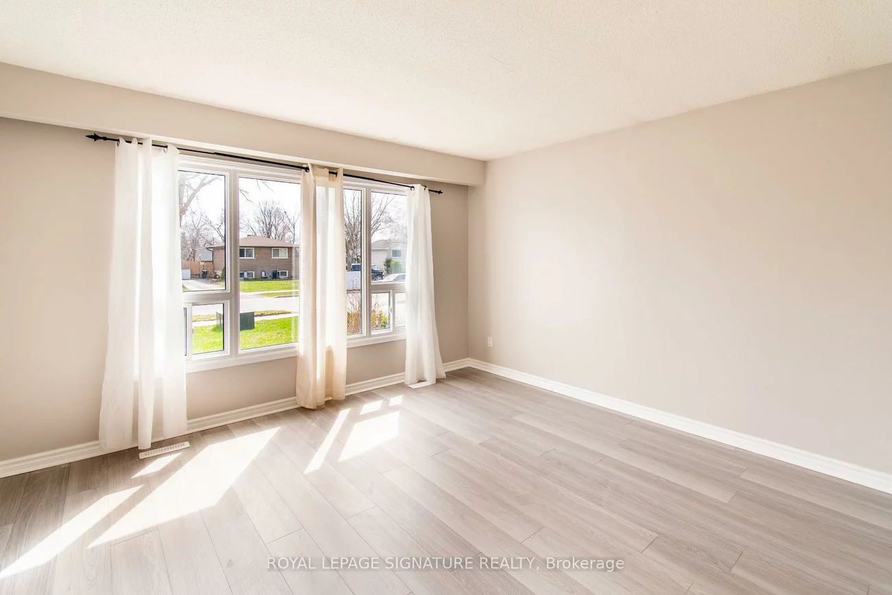 208, Steel, Grove East, Barrie