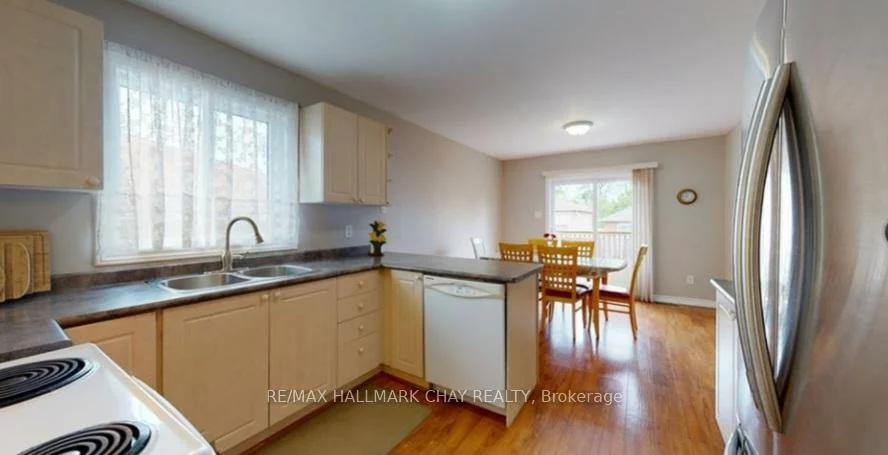 133, Monique, East Bayfield, Barrie