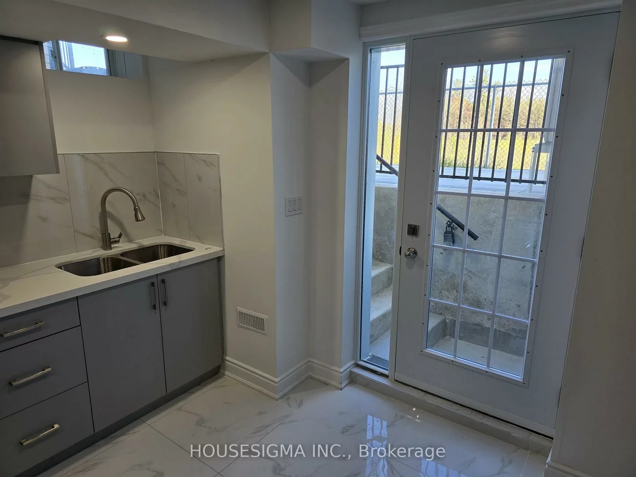 18, Shepherd, Painswick South, Barrie