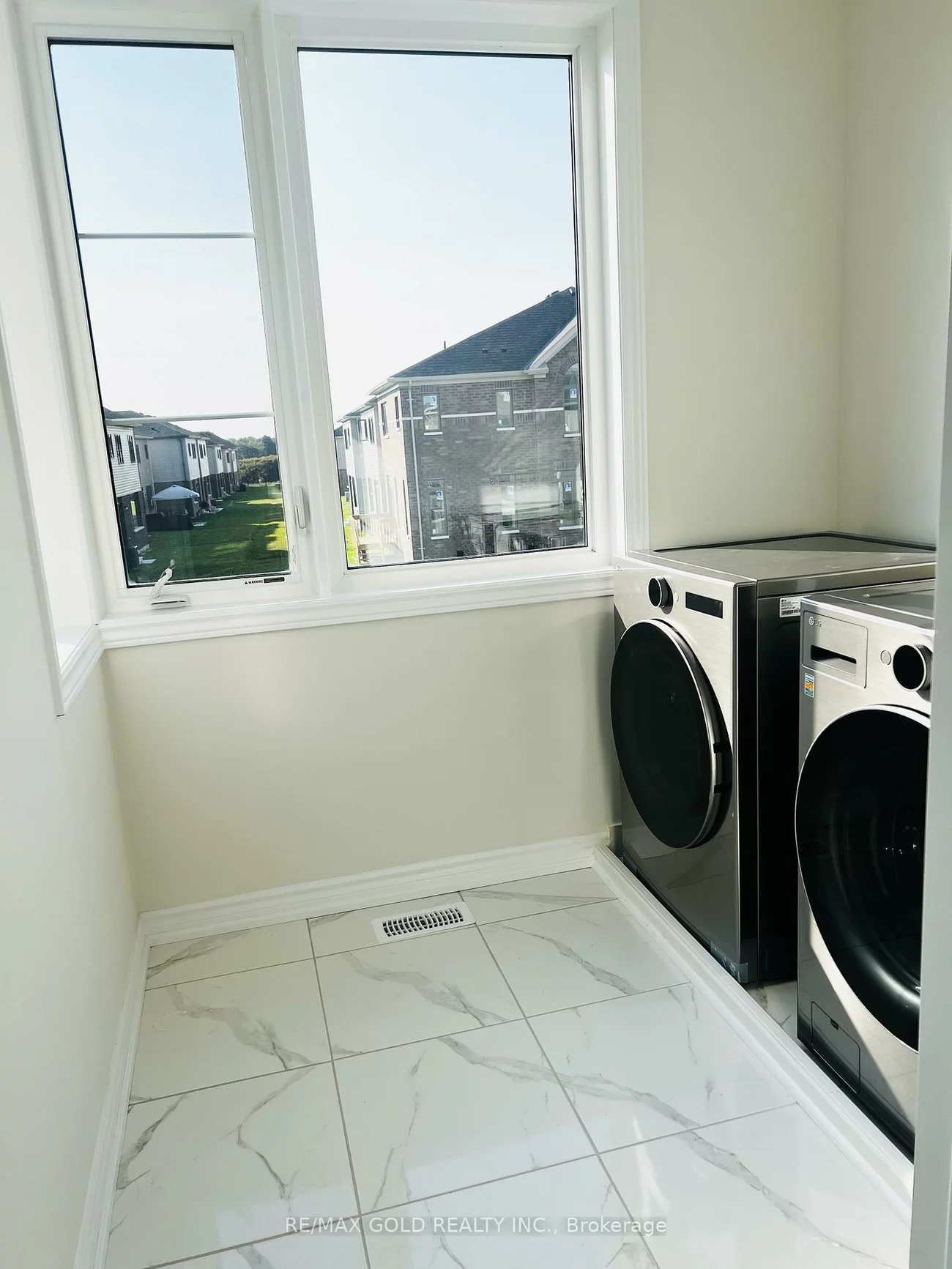 24, Hylton, Rural Barrie Southeast, Barrie
