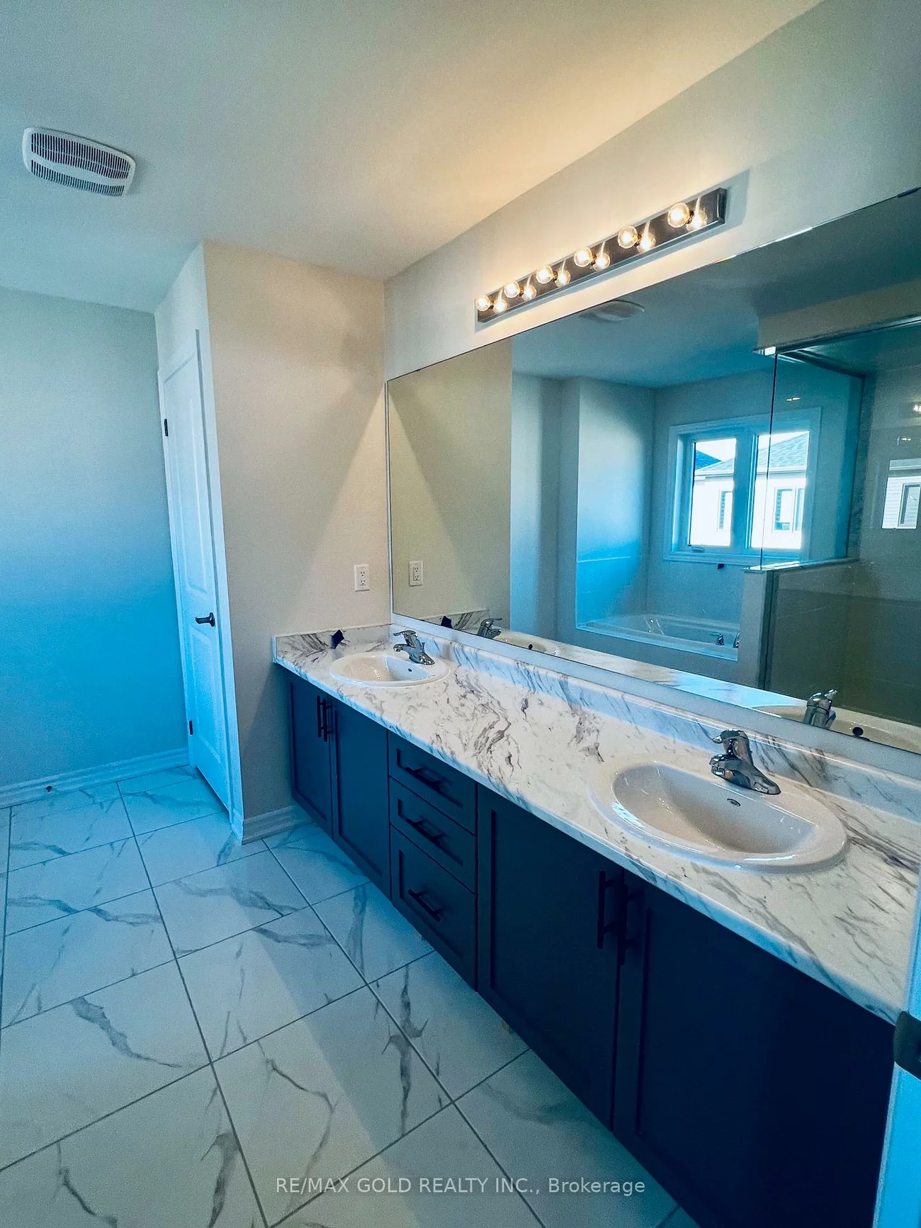 24, Hylton, Rural Barrie Southeast, Barrie