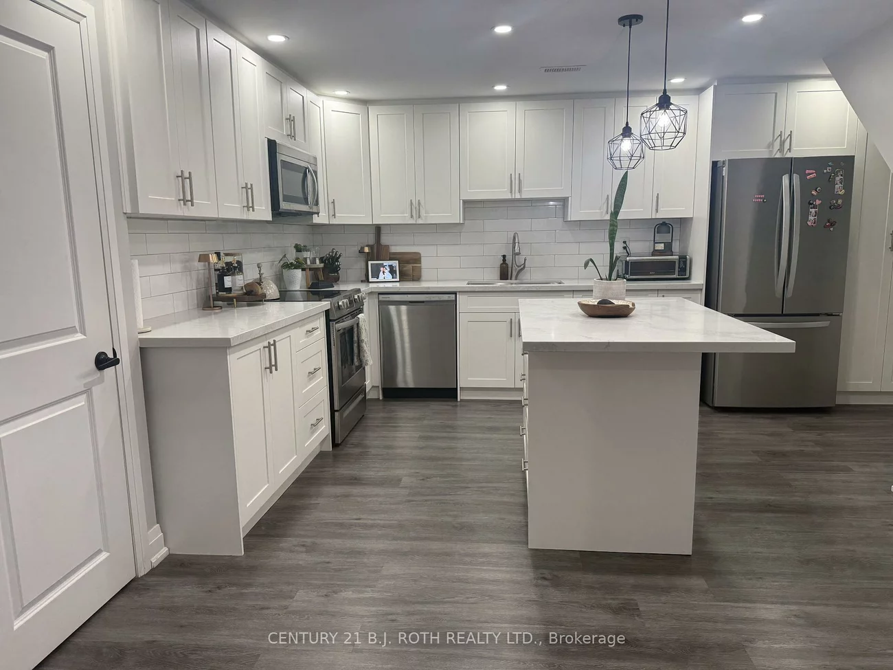 56, Hickling, Grove East, Barrie