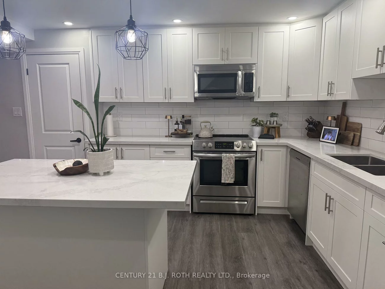 56, Hickling, Grove East, Barrie