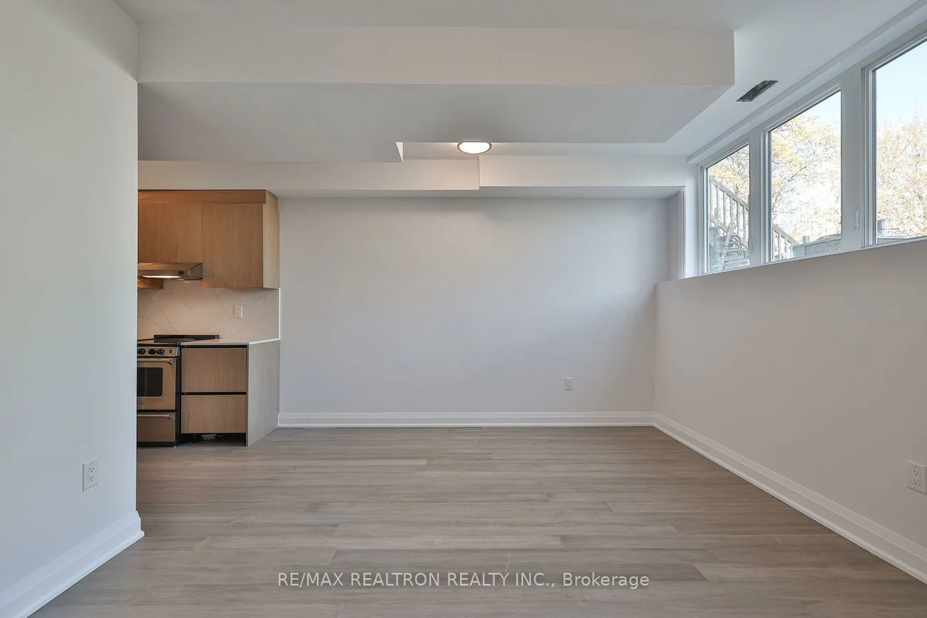 101, Sophia St W, Queen's Park, Barrie