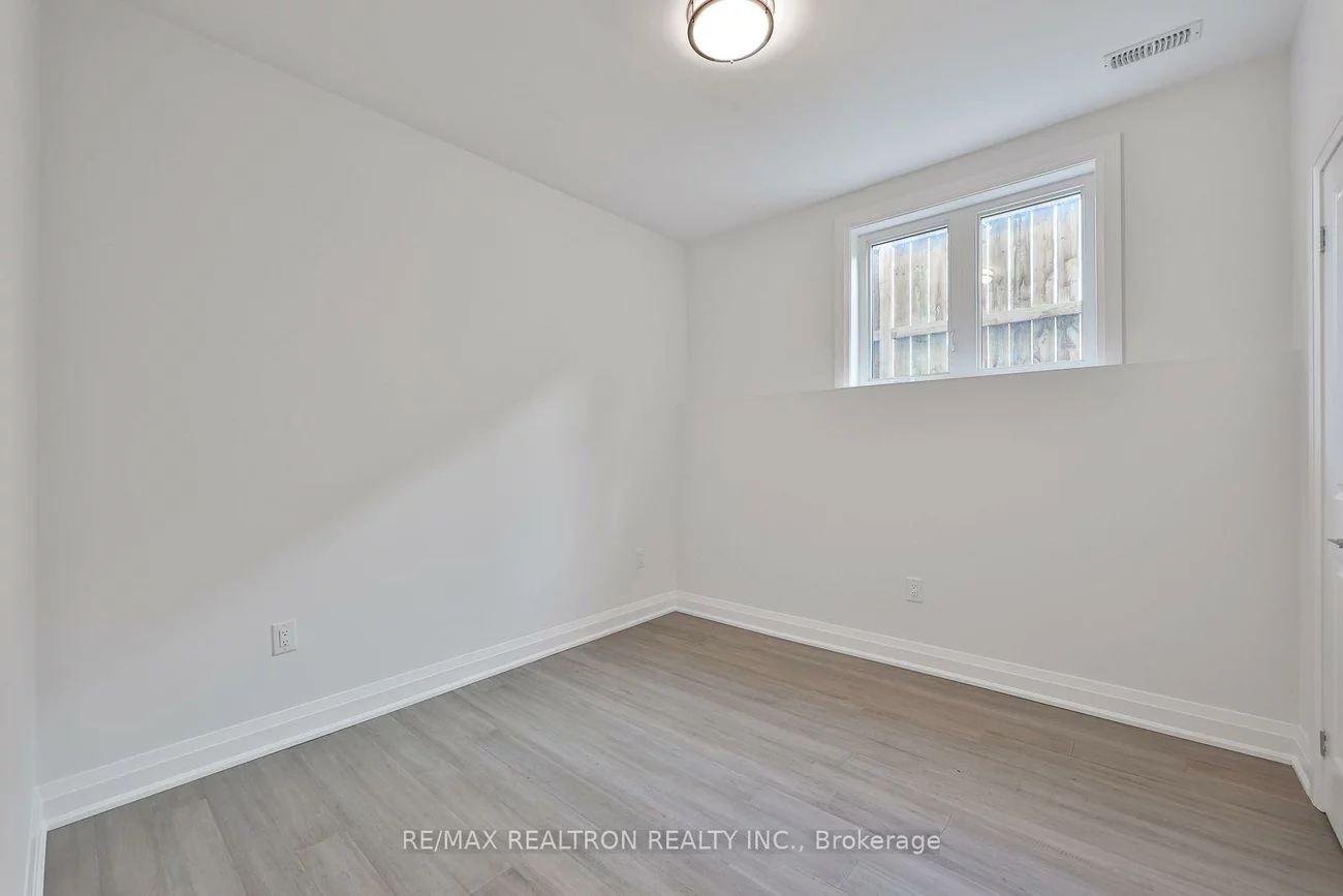 101, Sophia St W, Queen's Park, Barrie