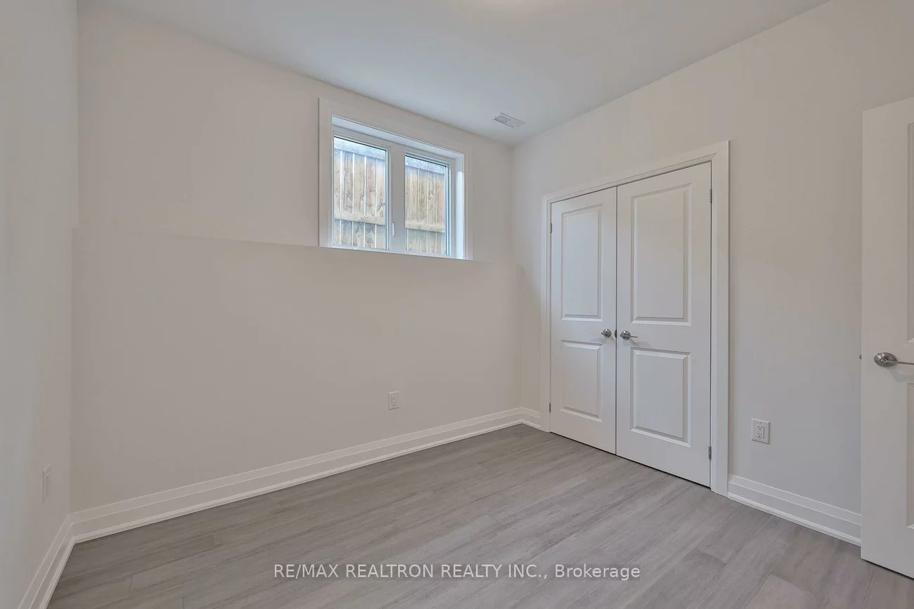 101, Sophia St W, Queen's Park, Barrie