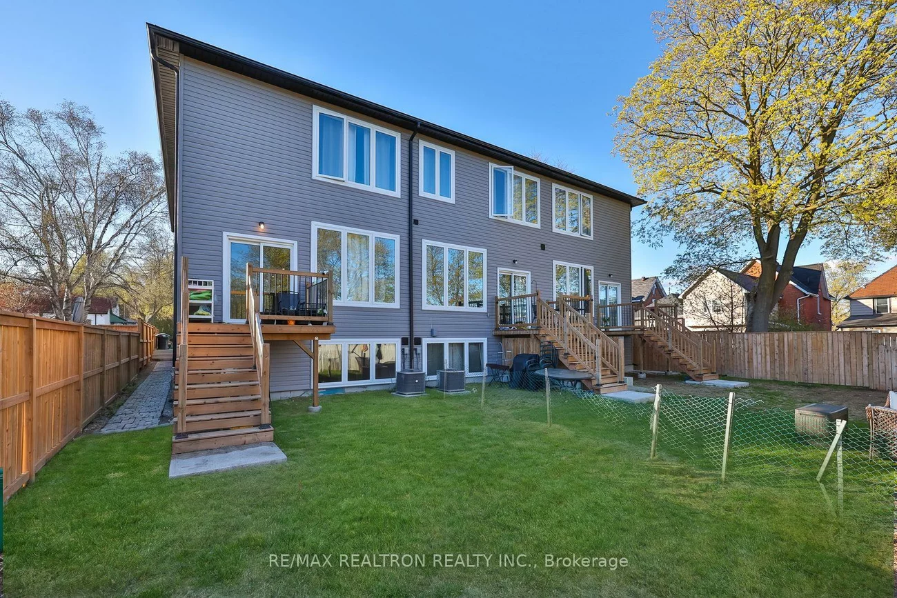 101, Sophia St W, Queen's Park, Barrie