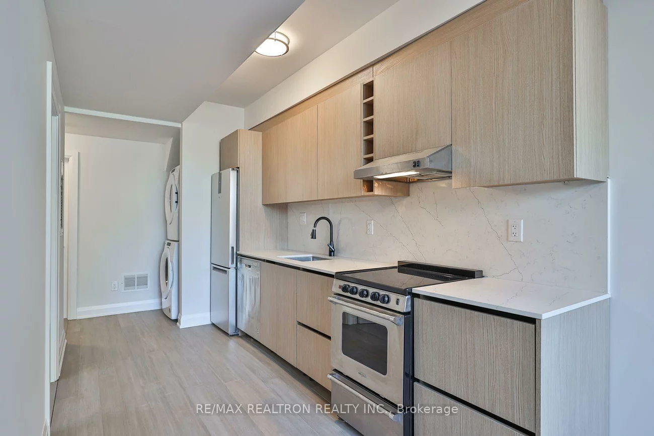 101, Sophia St W, Queen's Park, Barrie