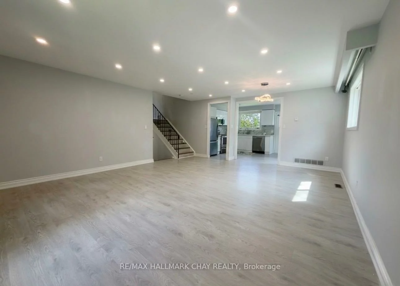 19, Carol, Allandale Heights, Barrie