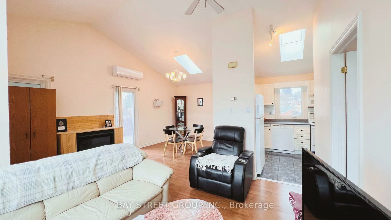 66, Maple, City Centre, Barrie