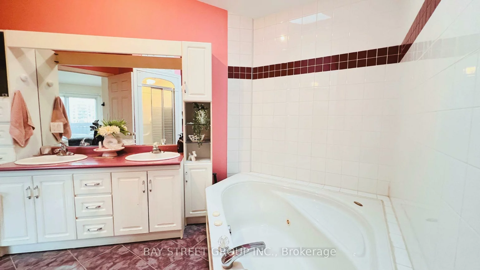 66, Maple, City Centre, Barrie