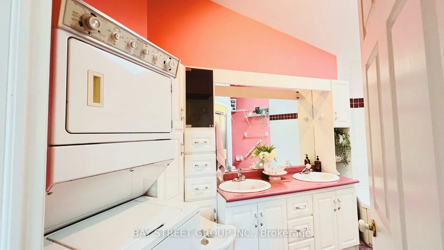66, Maple, City Centre, Barrie