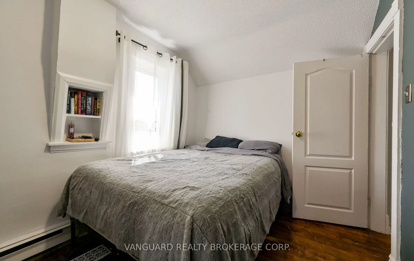 103, Mulcaster, Codrington, Barrie