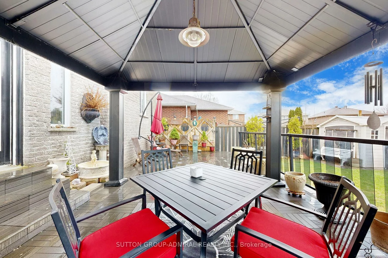 32, Stephanie, Painswick South, Barrie