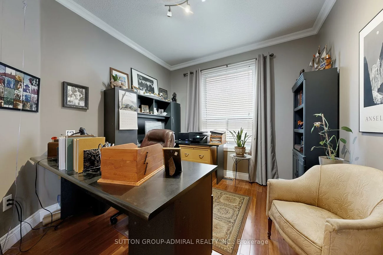 32, Stephanie, Painswick South, Barrie