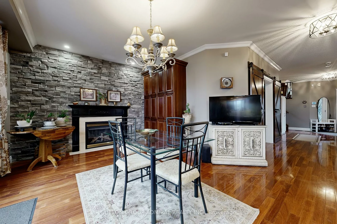 32, Stephanie, Painswick South, Barrie