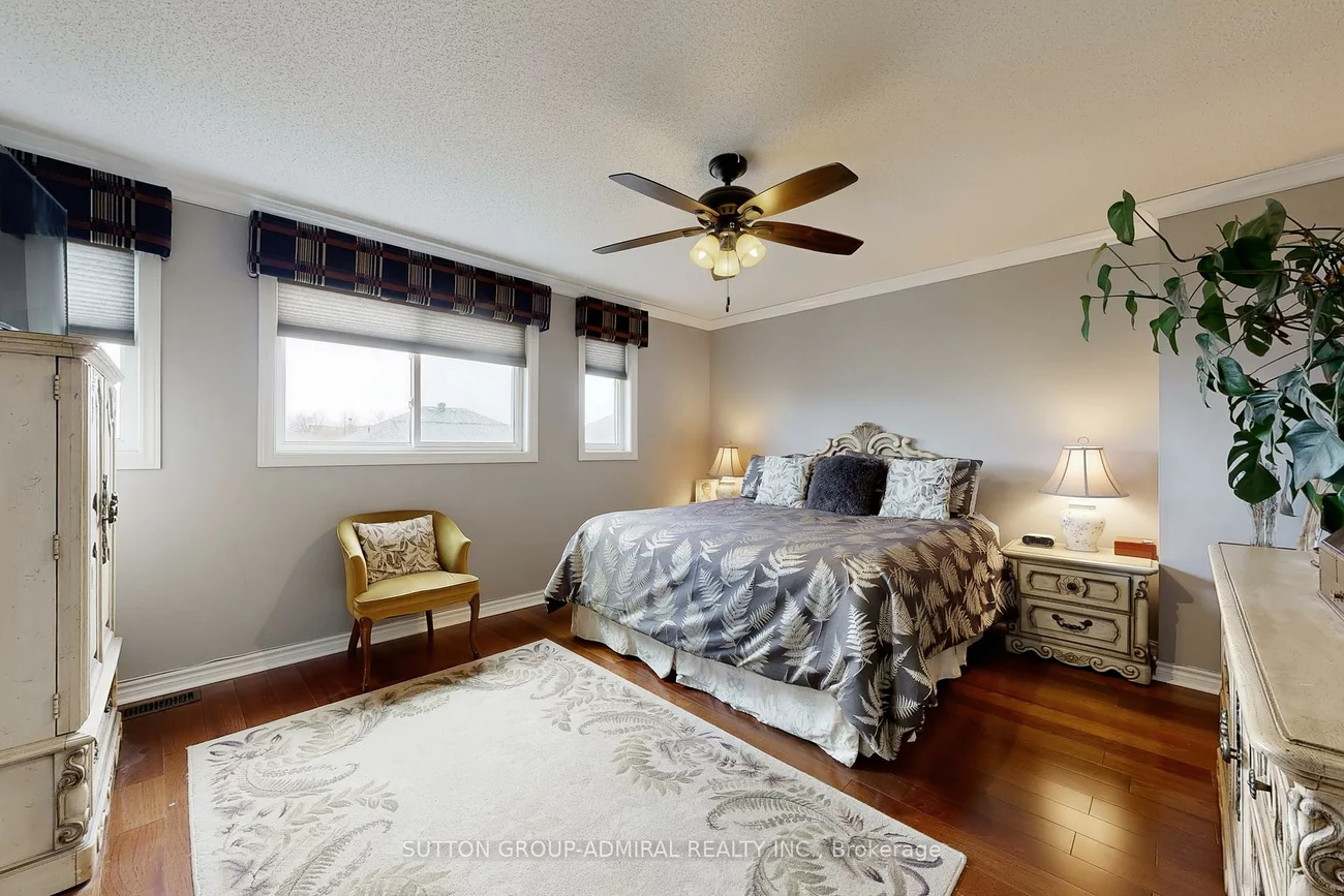 32, Stephanie, Painswick South, Barrie