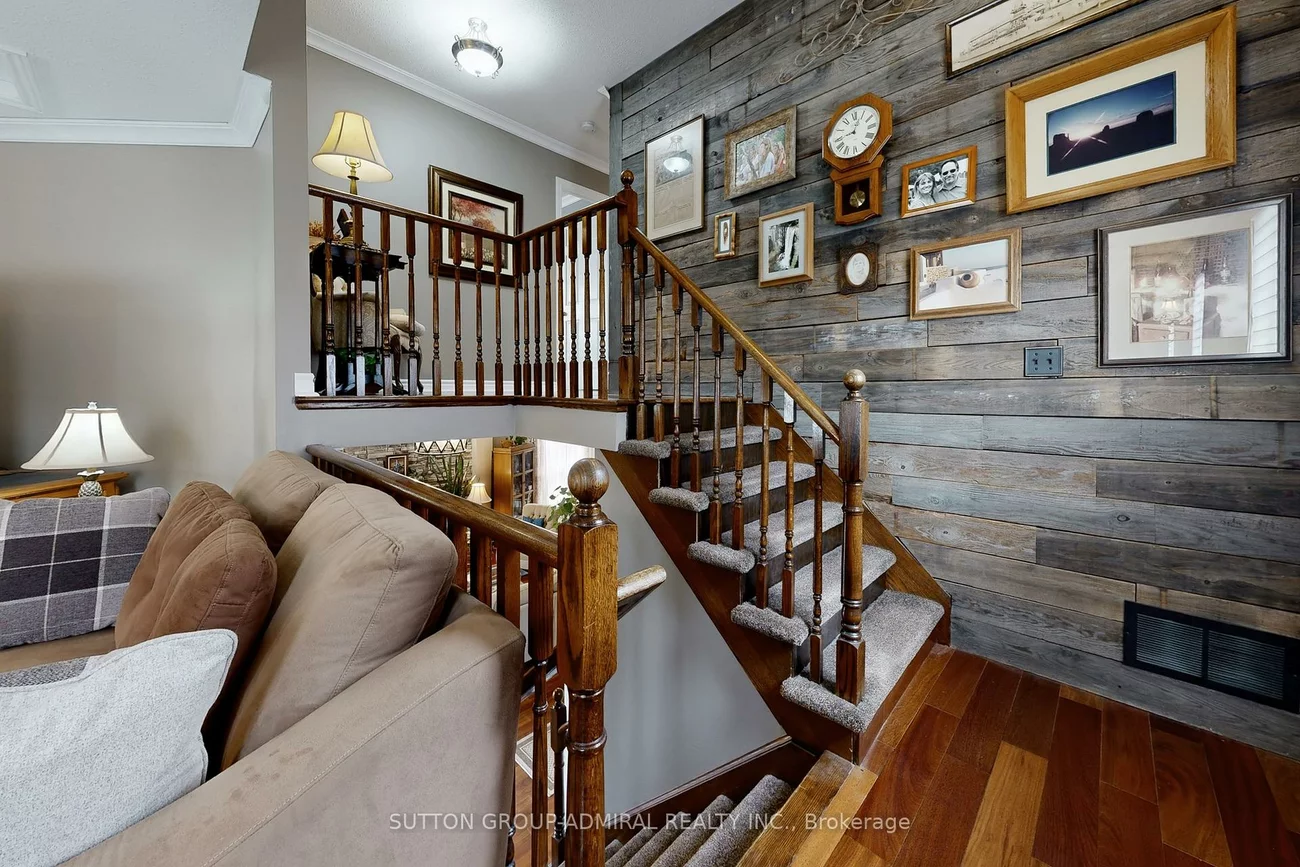 32, Stephanie, Painswick South, Barrie