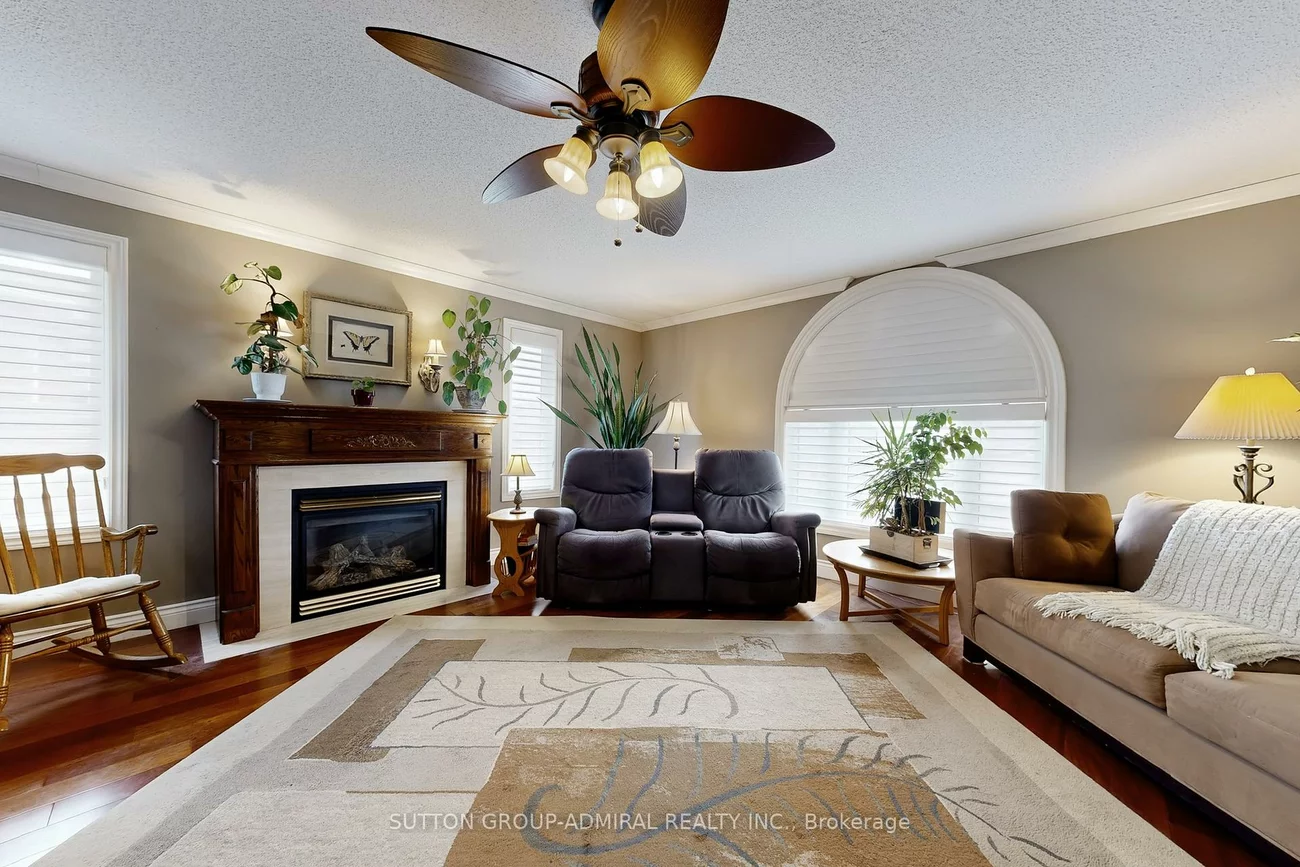 32, Stephanie, Painswick South, Barrie