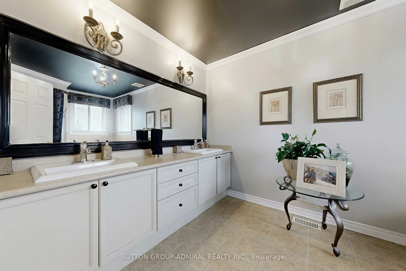 32, Stephanie, Painswick South, Barrie