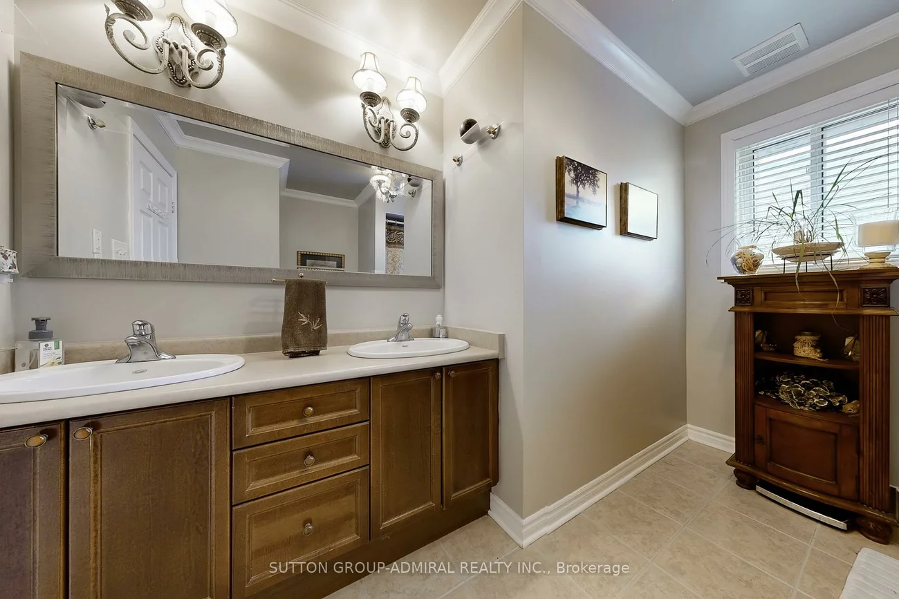 32, Stephanie, Painswick South, Barrie