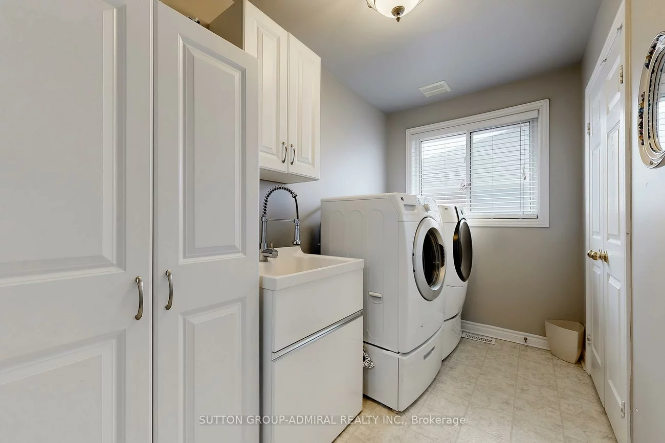 32, Stephanie, Painswick South, Barrie