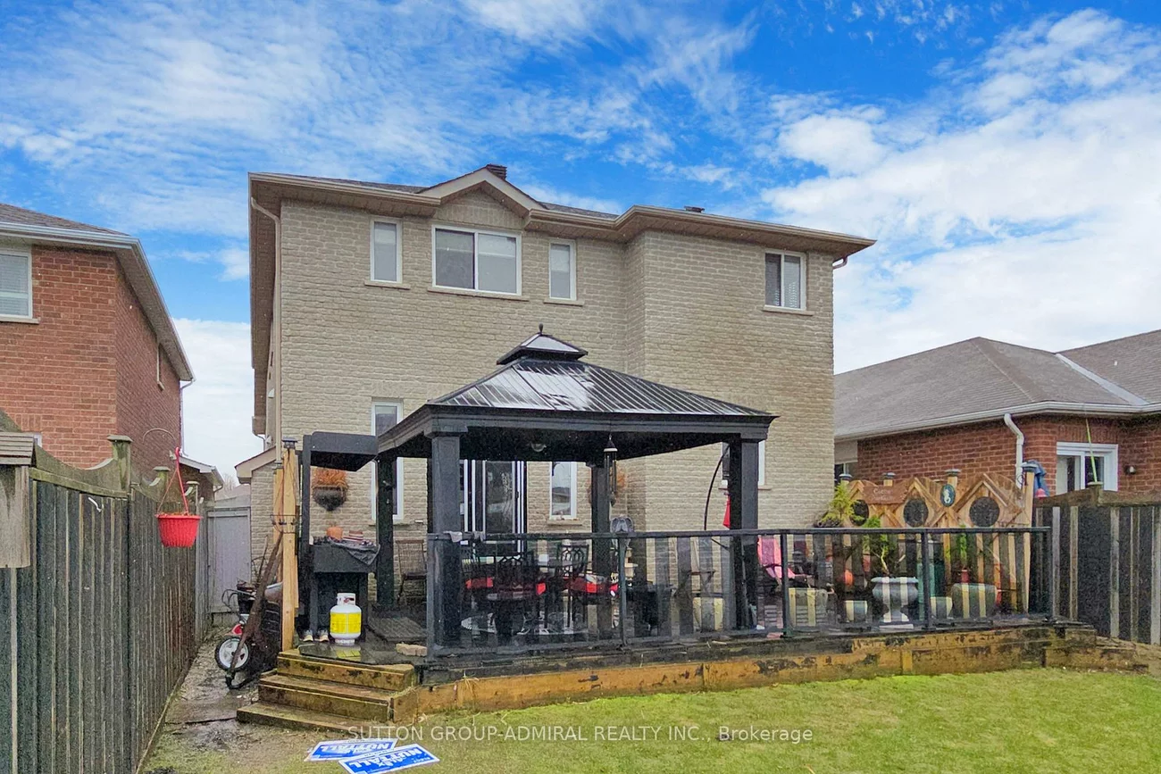 32, Stephanie, Painswick South, Barrie