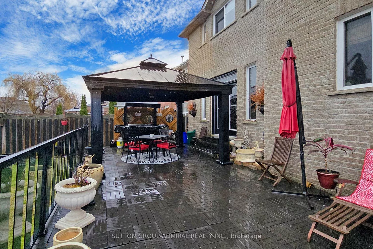 32, Stephanie, Painswick South, Barrie