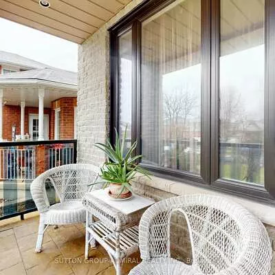 32, Stephanie, Painswick South, Barrie