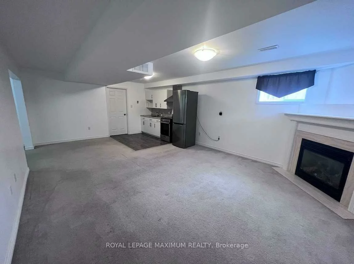 82, Ambler, Georgian Drive, Barrie