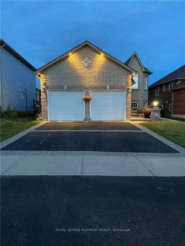 82, Ambler, Georgian Drive, Barrie