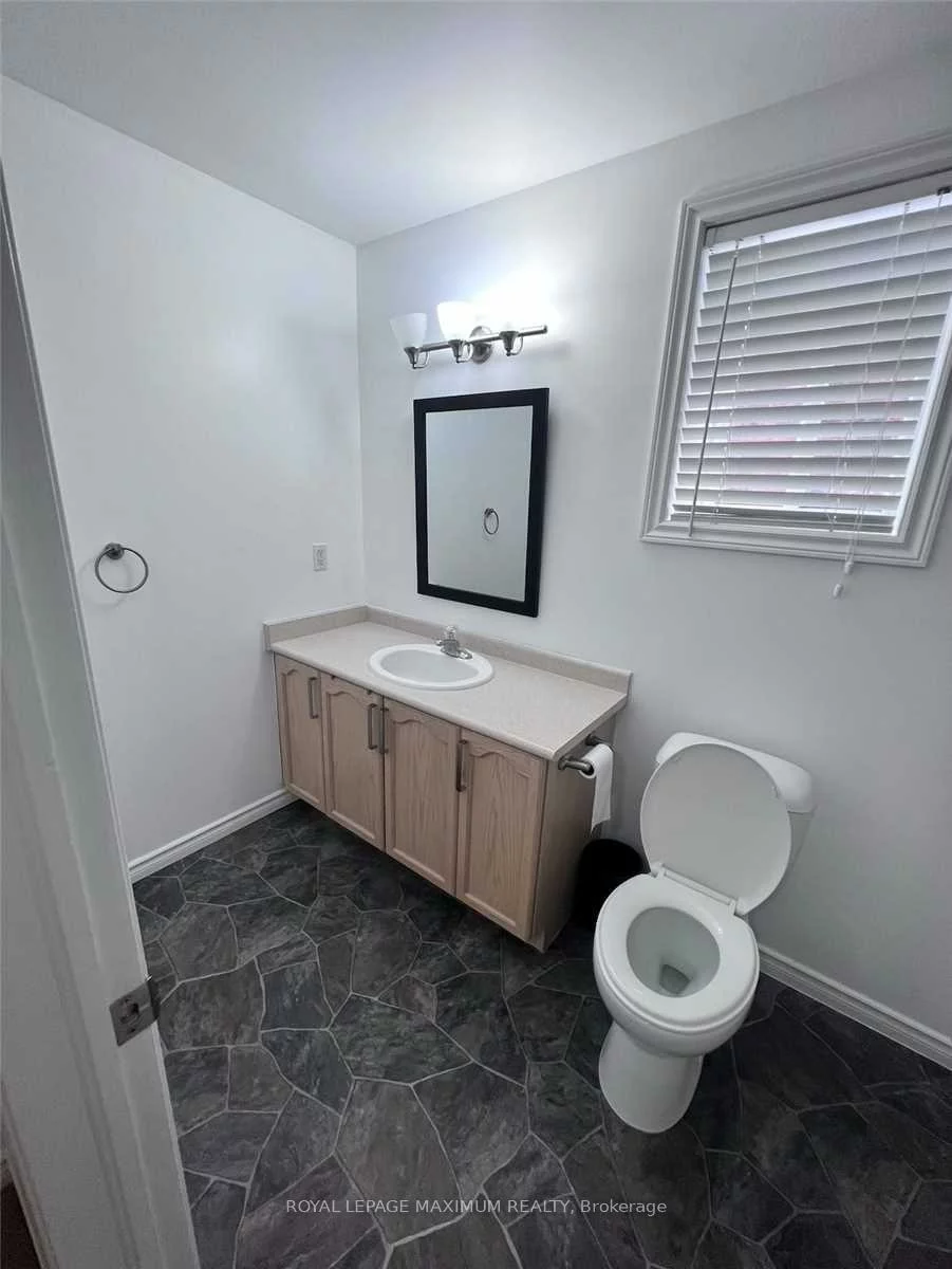 82, Ambler, Georgian Drive, Barrie