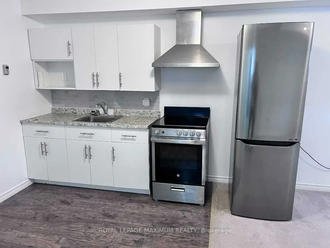 82, Ambler, Georgian Drive, Barrie