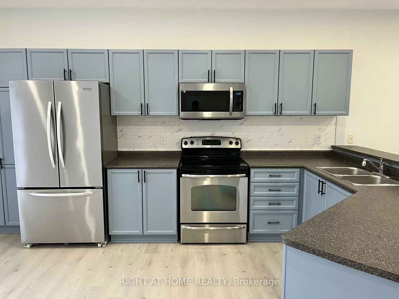 63, Jessica, Painswick South, Barrie