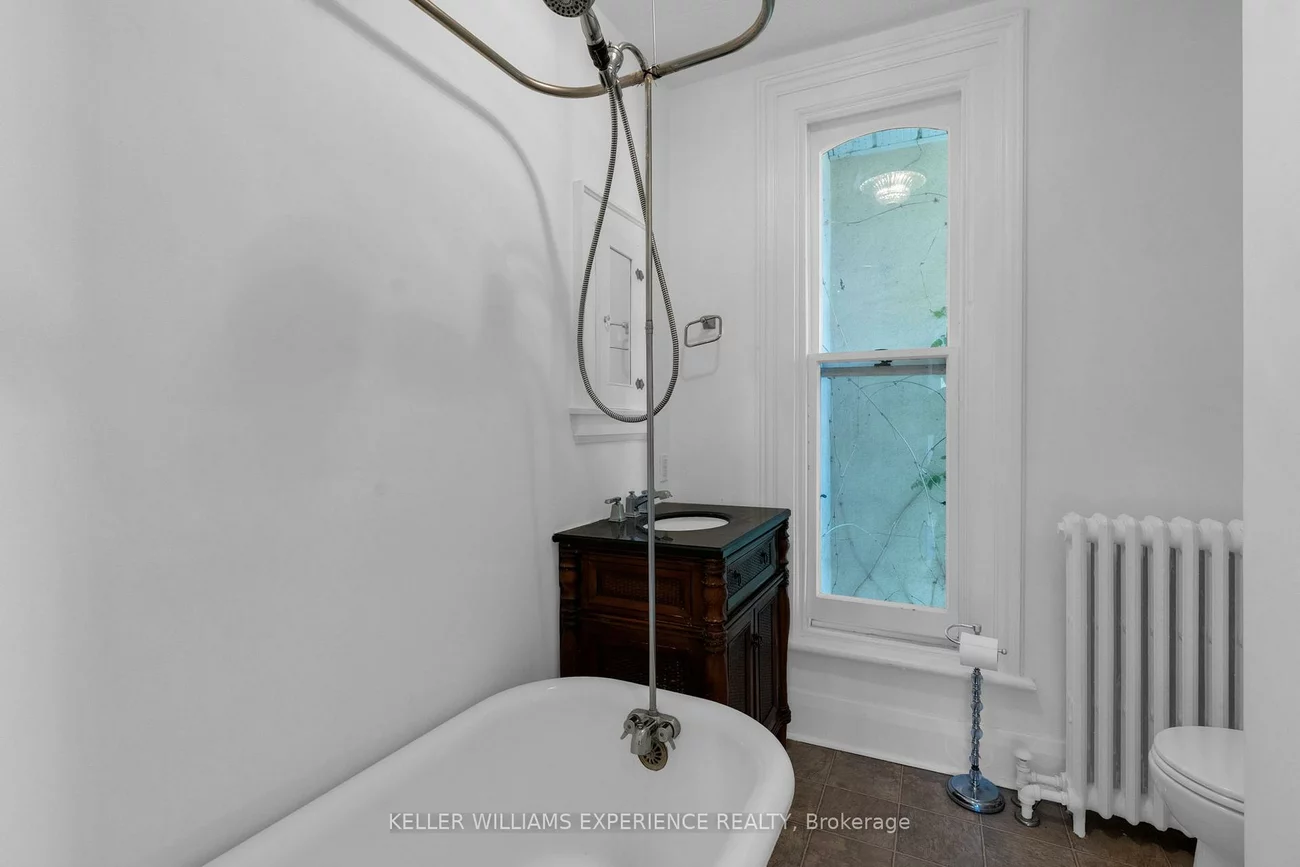 101, Clapperton, Codrington, Barrie