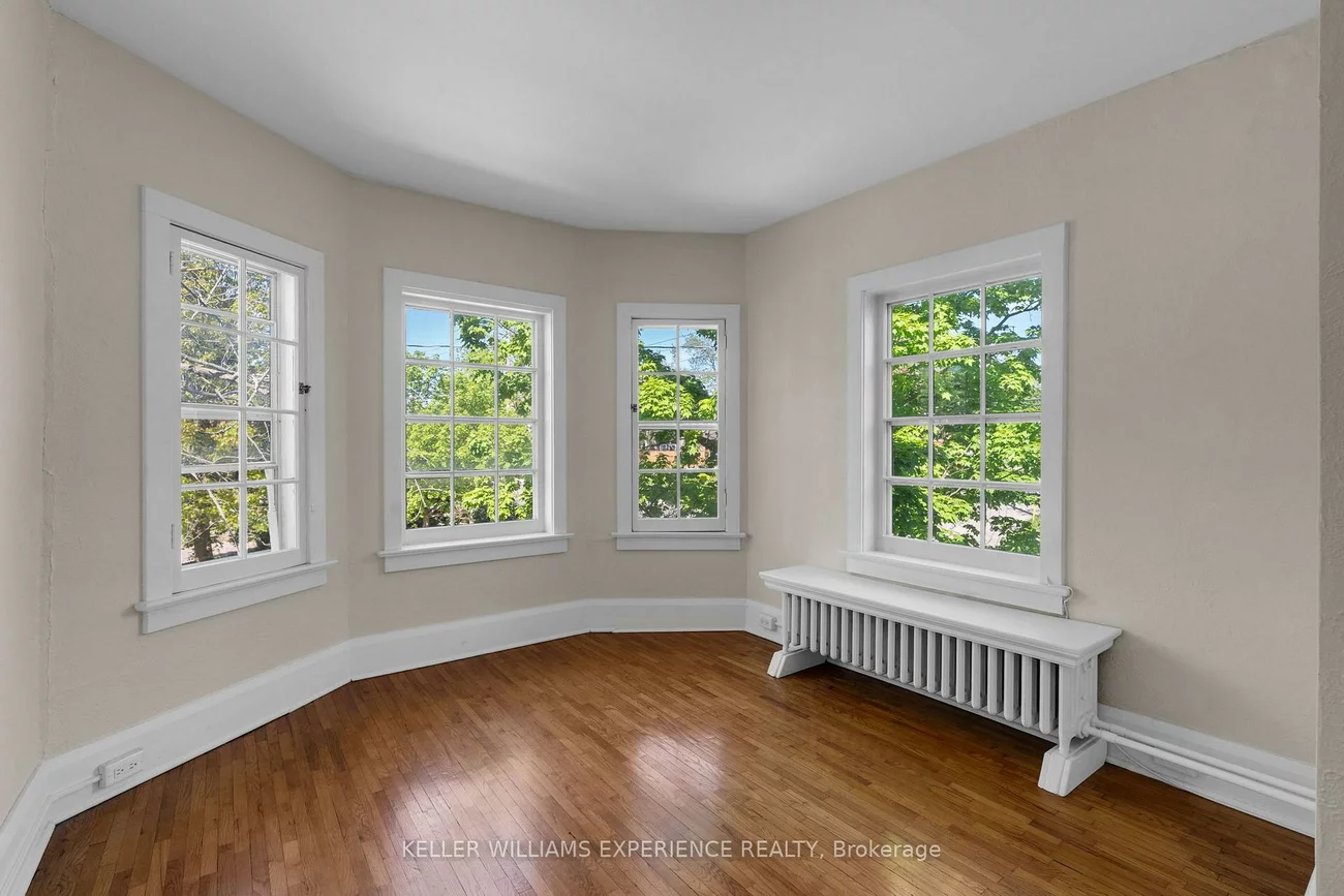 101, Clapperton, Codrington, Barrie