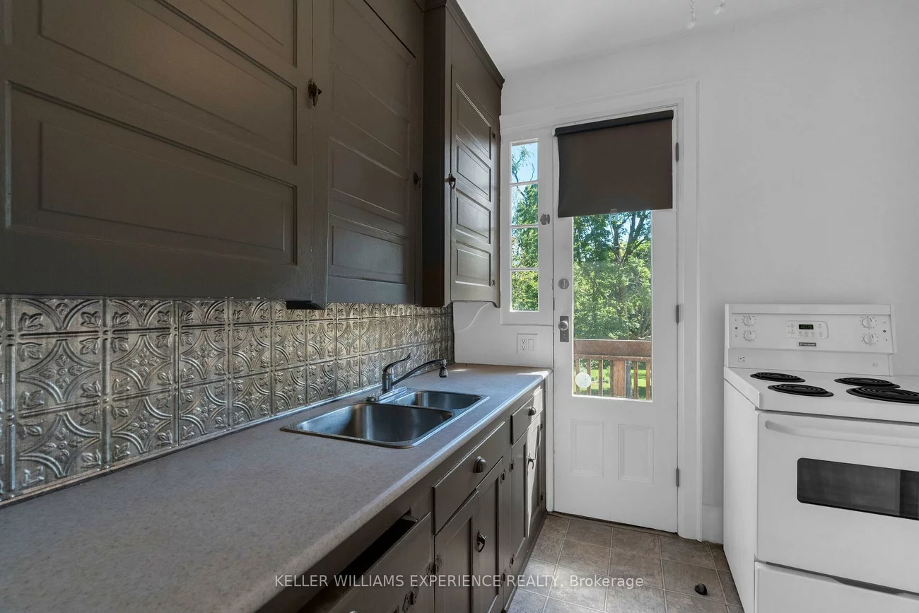 101, Clapperton, Codrington, Barrie