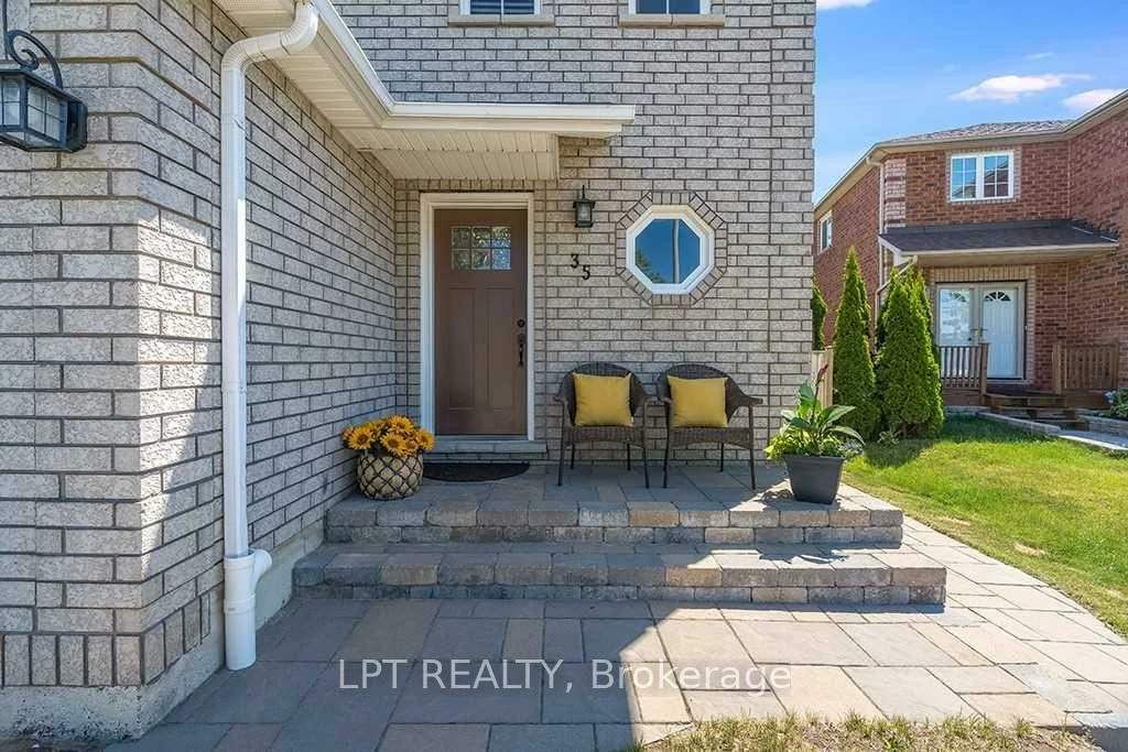 35, Clute, Holly, Barrie