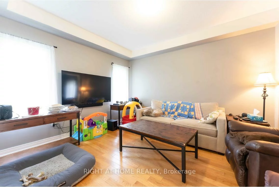 42, Forsyth, West Bayfield, Barrie