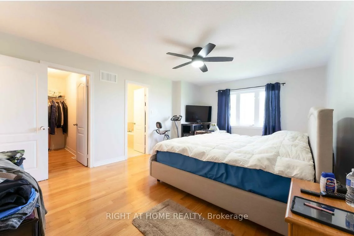 42, Forsyth, West Bayfield, Barrie