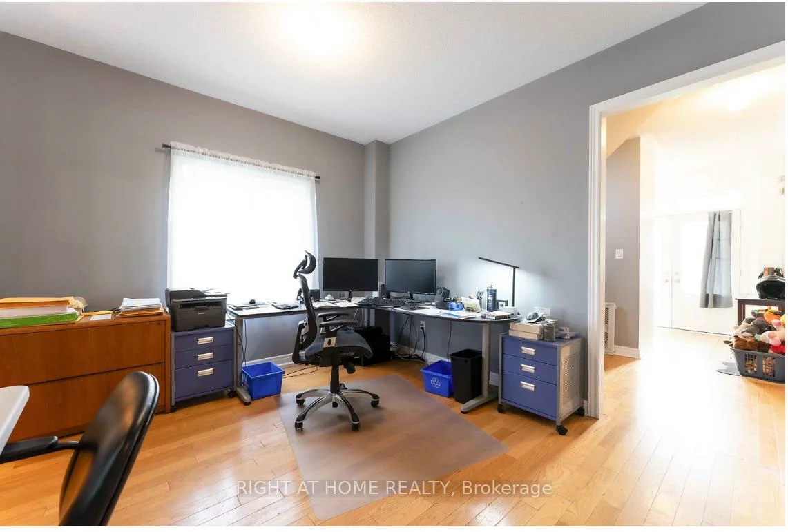 42, Forsyth, West Bayfield, Barrie