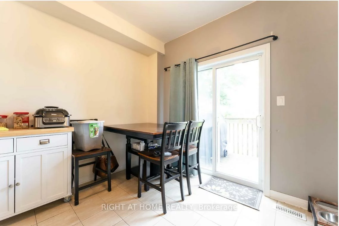 42, Forsyth, West Bayfield, Barrie