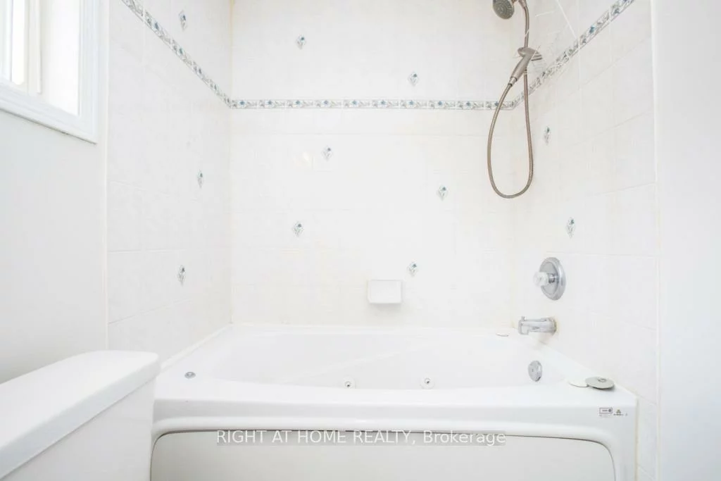 11, Butternut, Holly, Barrie