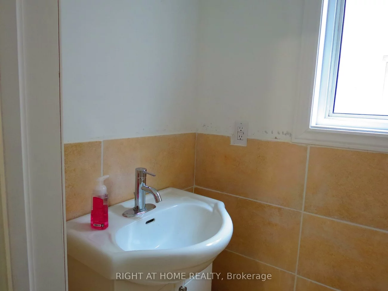 302, Stanley, East Bayfield, Barrie