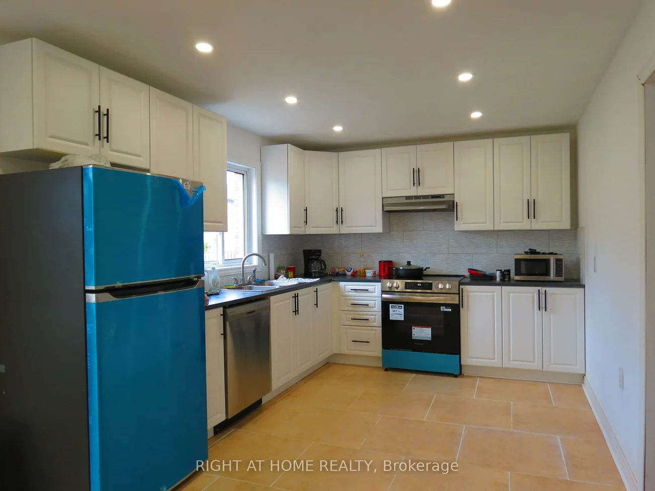 302, Stanley, East Bayfield, Barrie