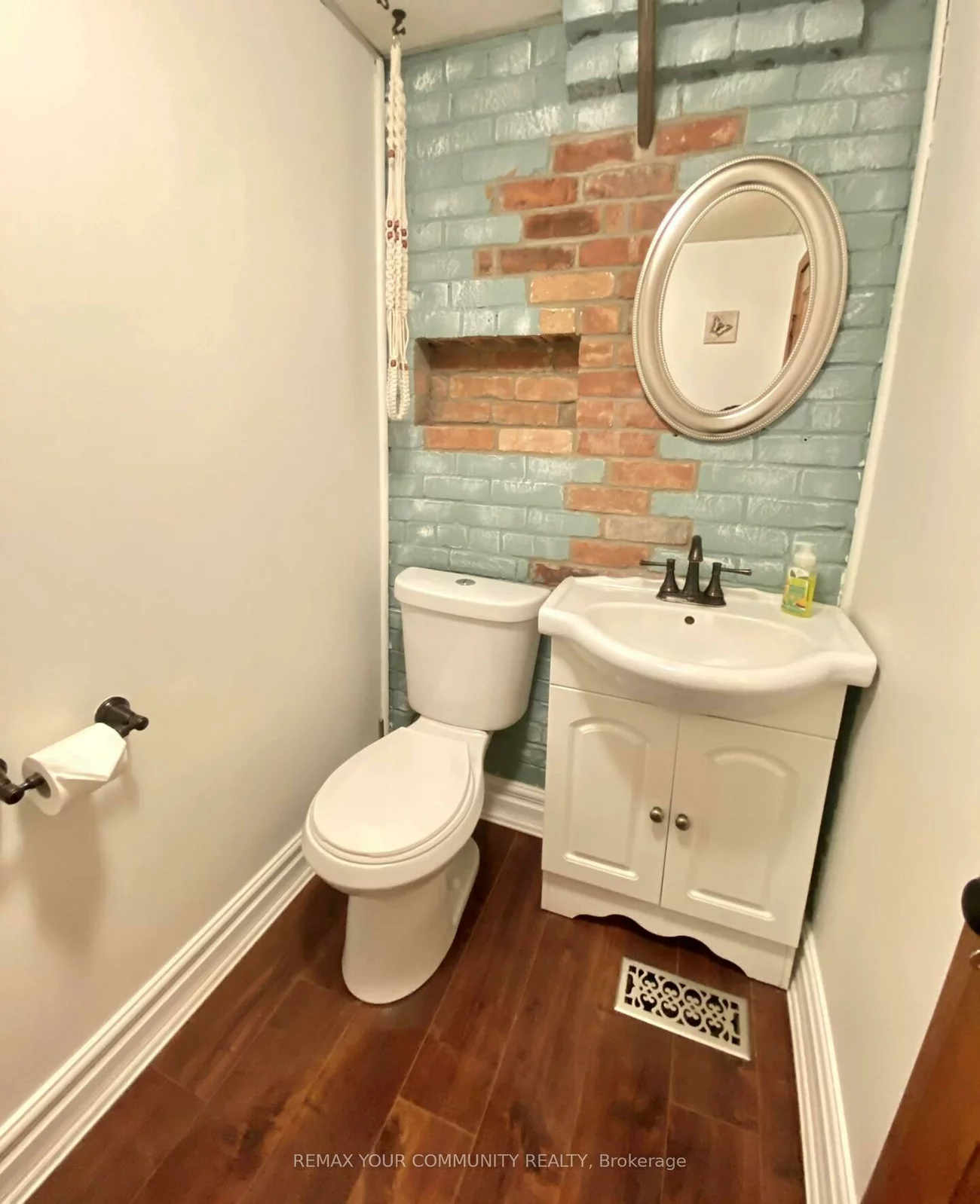 44, Brock, 400 North, Barrie