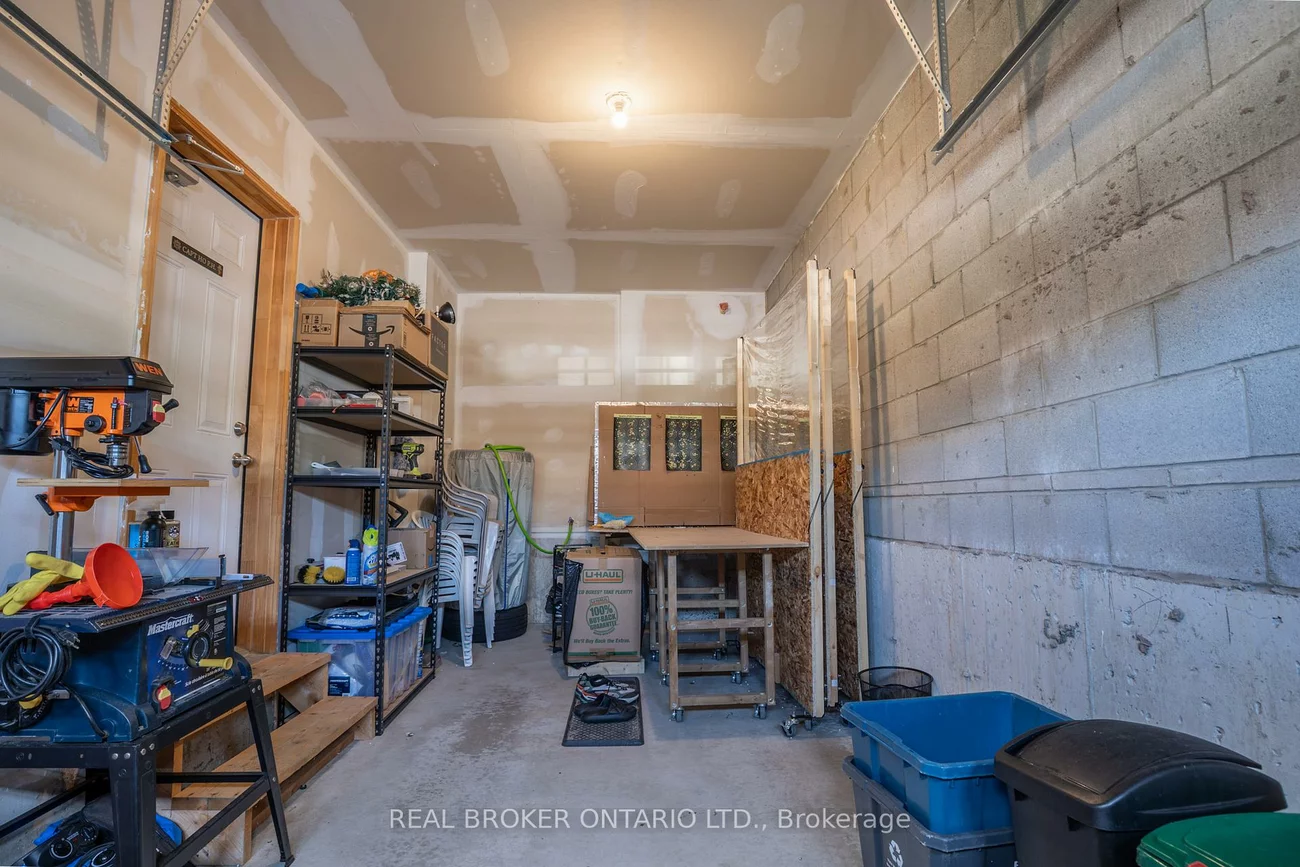 63, Forsyth, West Bayfield, Barrie
